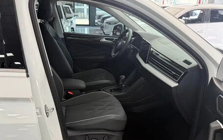 Volkswagen Tiguan II, 2023 год, 2 750 000 рублей, 5 фотография