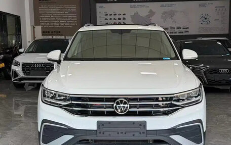 Volkswagen Tiguan II, 2023 год, 2 750 000 рублей, 2 фотография