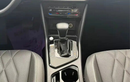 Volkswagen Tiguan II, 2023 год, 2 750 000 рублей, 9 фотография