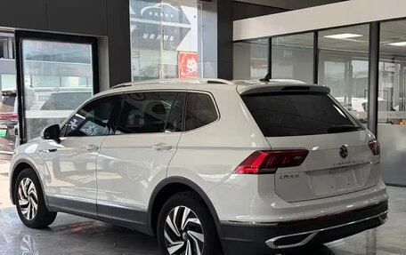 Volkswagen Tiguan II, 2023 год, 2 750 000 рублей, 14 фотография