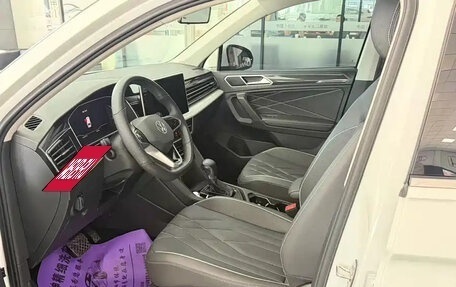 Volkswagen Tiguan II, 2023 год, 2 750 000 рублей, 4 фотография