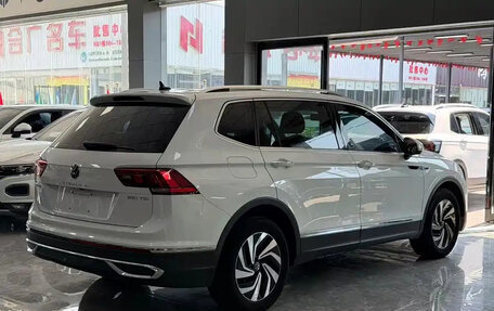 Volkswagen Tiguan II, 2023 год, 2 750 000 рублей, 16 фотография