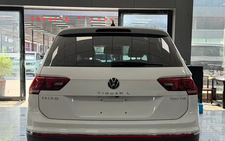 Volkswagen Tiguan II, 2023 год, 2 750 000 рублей, 15 фотография