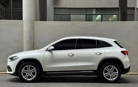 Mercedes-Benz GLA, 2022 год, 1 970 000 рублей, 3 фотография