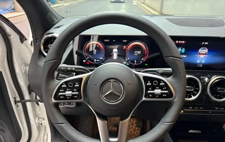 Mercedes-Benz GLA, 2022 год, 1 970 000 рублей, 11 фотография