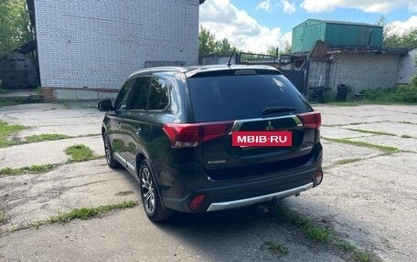 Mitsubishi Outlander III рестайлинг 3, 2015 год, 1 780 000 рублей, 4 фотография