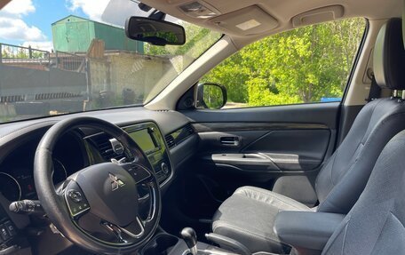 Mitsubishi Outlander III рестайлинг 3, 2015 год, 1 780 000 рублей, 11 фотография