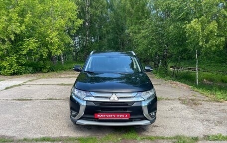 Mitsubishi Outlander III рестайлинг 3, 2015 год, 1 780 000 рублей, 8 фотография