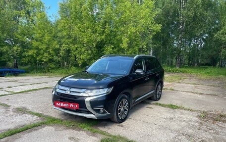 Mitsubishi Outlander III рестайлинг 3, 2015 год, 1 780 000 рублей, 7 фотография