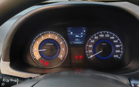 Hyundai Solaris II рестайлинг, 2011 год, 700 000 рублей, 7 фотография