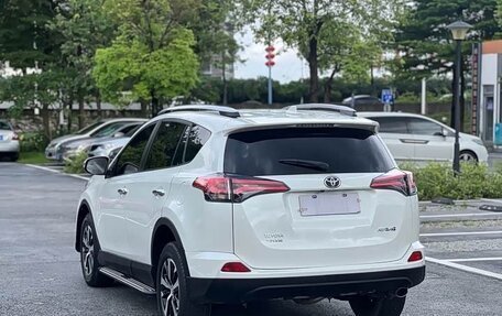 Toyota RAV4, 2019 год, 1 900 000 рублей, 3 фотография