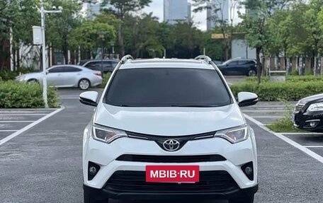Toyota RAV4, 2019 год, 1 900 000 рублей, 2 фотография