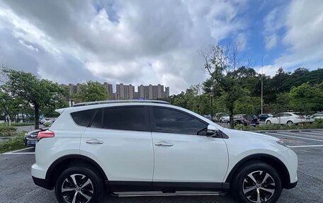 Toyota RAV4, 2019 год, 1 900 000 рублей, 6 фотография