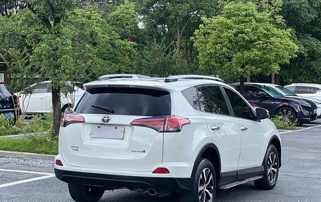 Toyota RAV4, 2019 год, 1 900 000 рублей, 5 фотография