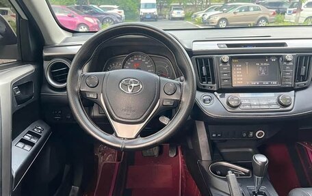Toyota RAV4, 2019 год, 1 900 000 рублей, 9 фотография
