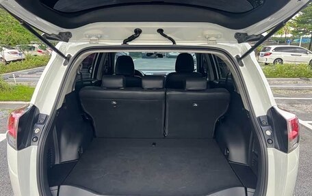 Toyota RAV4, 2019 год, 1 900 000 рублей, 12 фотография