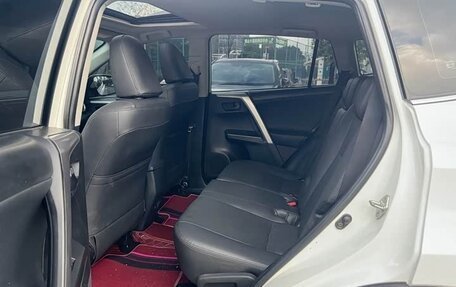 Toyota RAV4, 2019 год, 1 900 000 рублей, 11 фотография