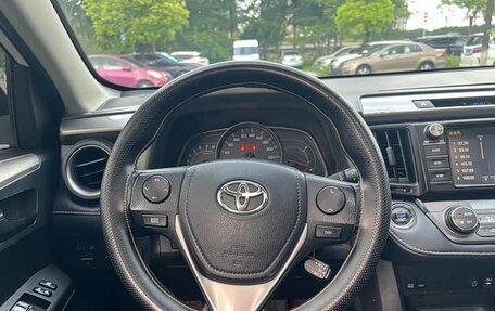 Toyota RAV4, 2019 год, 1 900 000 рублей, 10 фотография