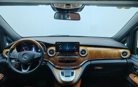 Mercedes-Benz V-Класс, 2024 год, 7 300 000 рублей, 14 фотография