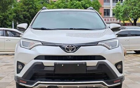 Toyota RAV4, 2019 год, 1 910 000 рублей, 2 фотография