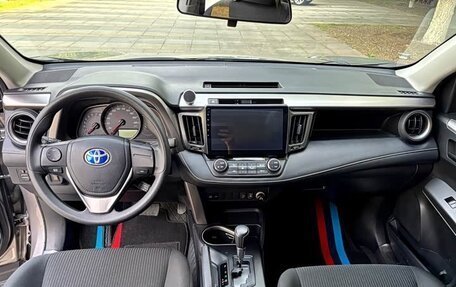 Toyota RAV4, 2018 год, 1 870 000 рублей, 7 фотография