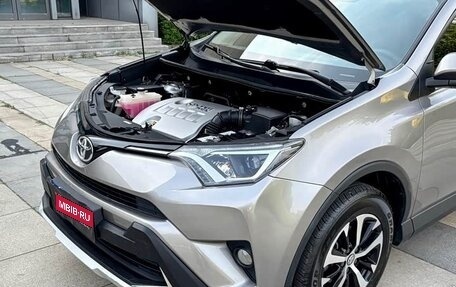 Toyota RAV4, 2018 год, 1 870 000 рублей, 3 фотография