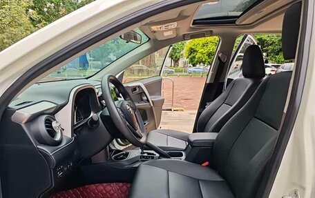 Toyota RAV4, 2019 год, 1 910 000 рублей, 6 фотография