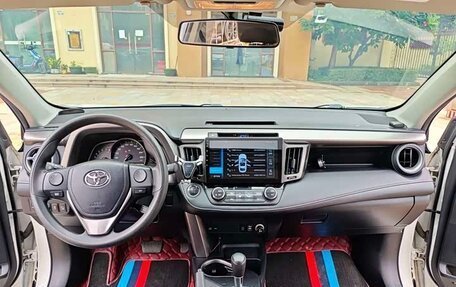 Toyota RAV4, 2019 год, 1 910 000 рублей, 7 фотография