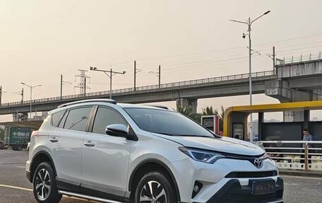 Toyota RAV4, 2018 год, 1 900 000 рублей, 1 фотография