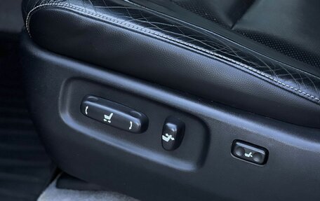 Toyota Land Cruiser 200, 2012 год, 4 090 000 рублей, 32 фотография