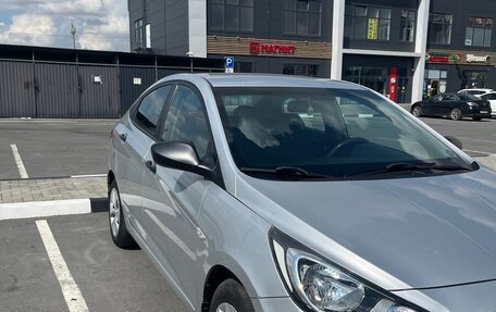Hyundai Solaris II рестайлинг, 2014 год, 830 000 рублей, 2 фотография