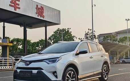 Toyota RAV4, 2018 год, 1 900 000 рублей, 3 фотография