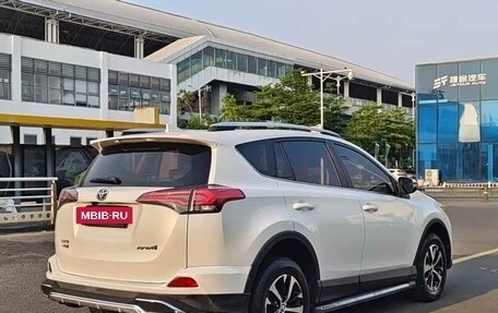 Toyota RAV4, 2018 год, 1 900 000 рублей, 5 фотография