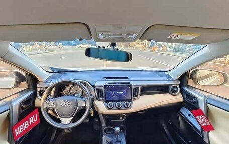 Toyota RAV4, 2018 год, 1 900 000 рублей, 6 фотография
