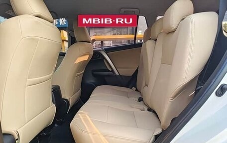 Toyota RAV4, 2018 год, 1 900 000 рублей, 8 фотография