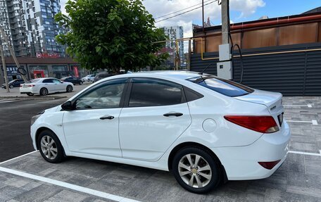 Hyundai Solaris II рестайлинг, 2015 год, 590 000 рублей, 4 фотография