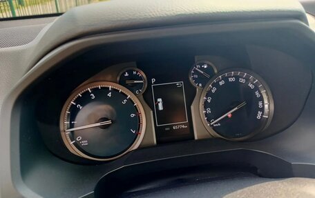 Toyota Land Cruiser Prado 150 рестайлинг 2, 2022 год, 6 200 000 рублей, 12 фотография