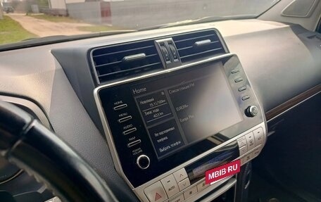 Toyota Land Cruiser Prado 150 рестайлинг 2, 2022 год, 6 200 000 рублей, 8 фотография