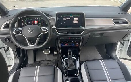Volkswagen T-Roc I, 2023 год, 1 650 285 рублей, 9 фотография