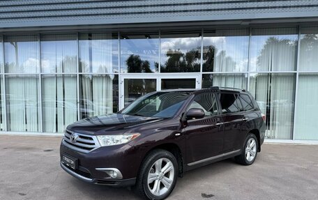 Toyota Highlander III, 2013 год, 1 997 000 рублей, 1 фотография