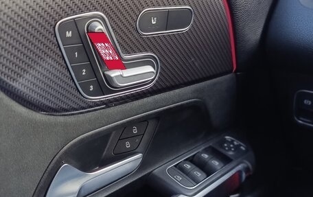 Mercedes-Benz GLB, 2021 год, 4 000 000 рублей, 21 фотография