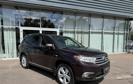 Toyota Highlander III, 2013 год, 1 997 000 рублей, 3 фотография