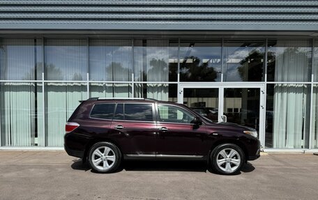 Toyota Highlander III, 2013 год, 1 997 000 рублей, 4 фотография