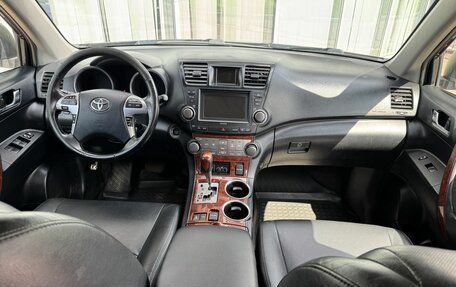 Toyota Highlander III, 2013 год, 1 997 000 рублей, 9 фотография