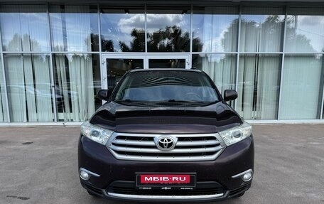 Toyota Highlander III, 2013 год, 1 997 000 рублей, 2 фотография