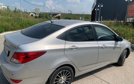 Hyundai Solaris II рестайлинг, 2011 год, 650 000 рублей, 1 фотография