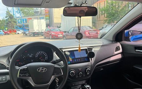 Hyundai Solaris II рестайлинг, 2021 год, 1 500 000 рублей, 2 фотография
