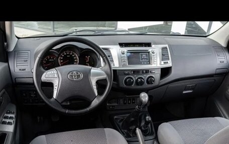 Toyota Hilux VII, 2013 год, 2 000 000 рублей, 5 фотография