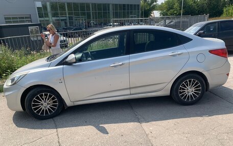 Hyundai Solaris II рестайлинг, 2011 год, 650 000 рублей, 4 фотография