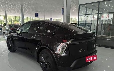 Tesla Model Y I, 2025 год, 6 985 000 рублей, 4 фотография